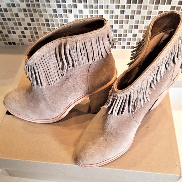 Joie Loren Fringe Tan Suede Heel Ankle Bootie Size - 38 - Picture 13 of 14
